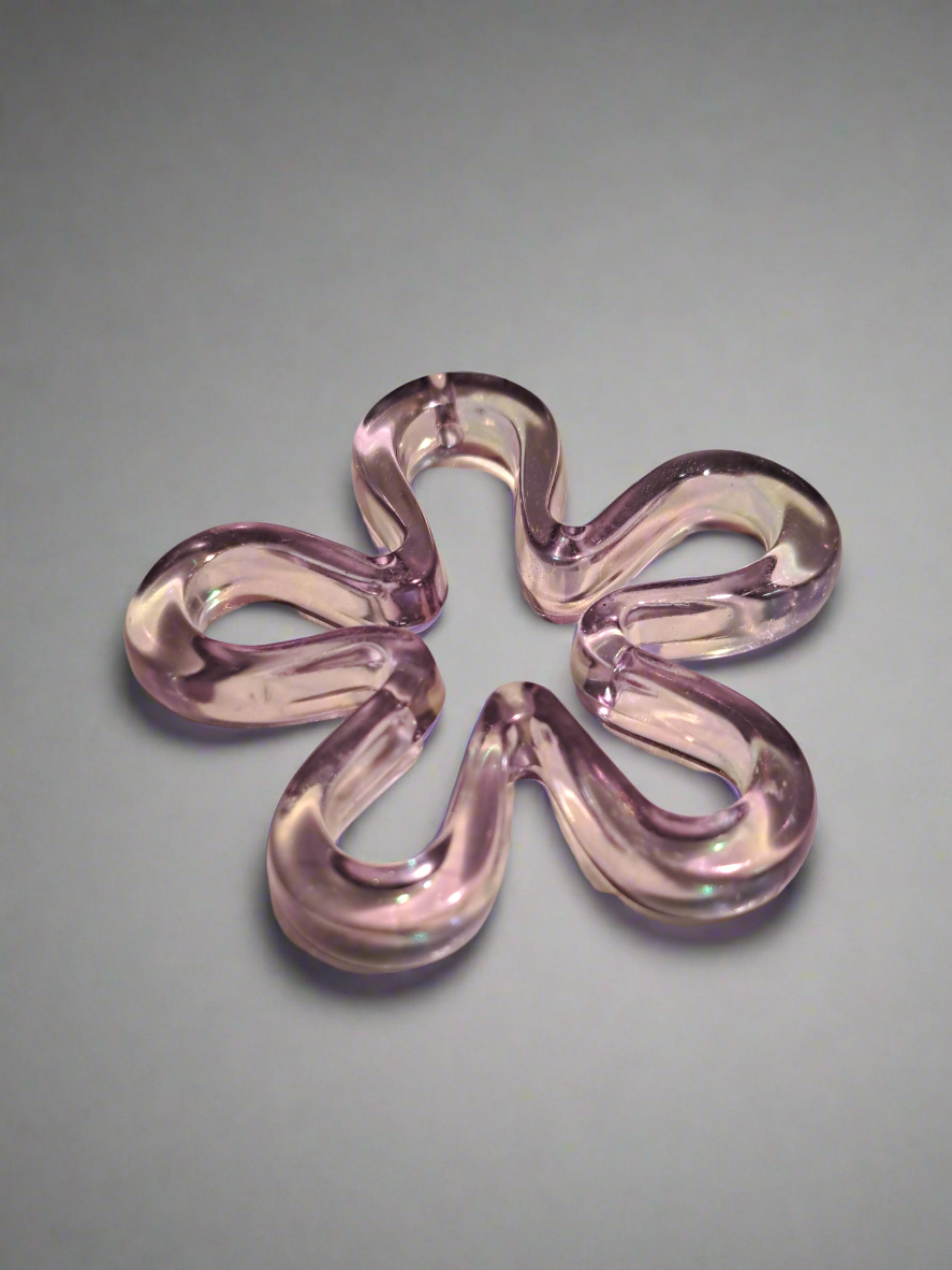 Une paire de pampilles fleurs ( anneaux non fournie)