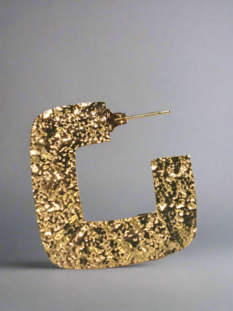 Boucle d'oreille martelée