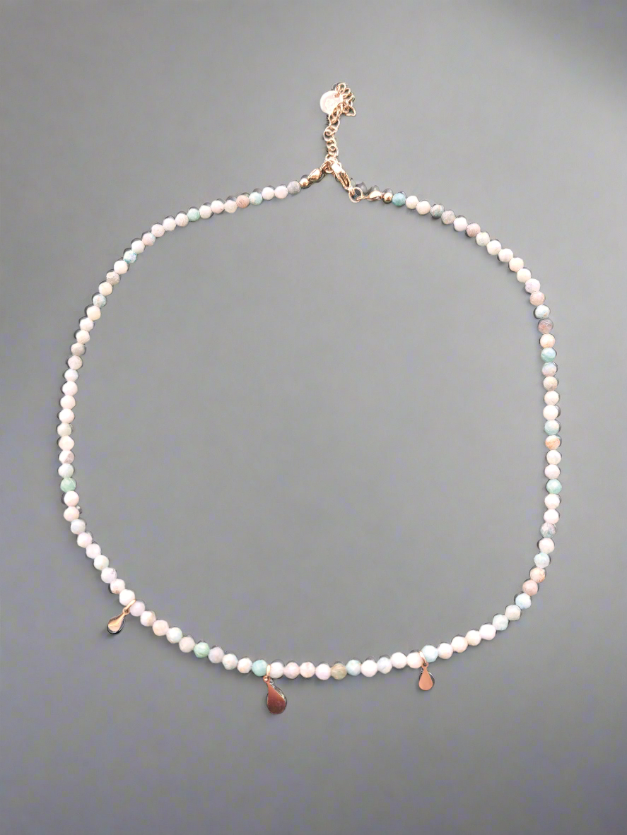 Collier perle naturelle dégradée de bleu
