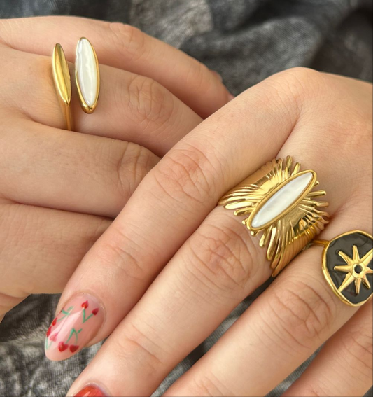 Bague ornée d'une pierre naturelle