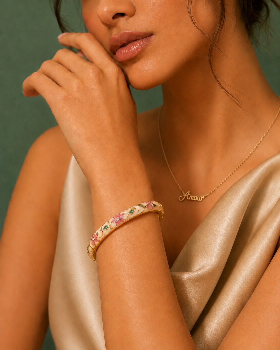 Collier Amour – Pendentif Calligraphié en Acier Inoxydable Doré