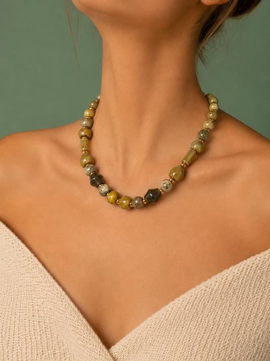 Collier Olive – Perles Acétate Vert et Acier Inoxydable Doré