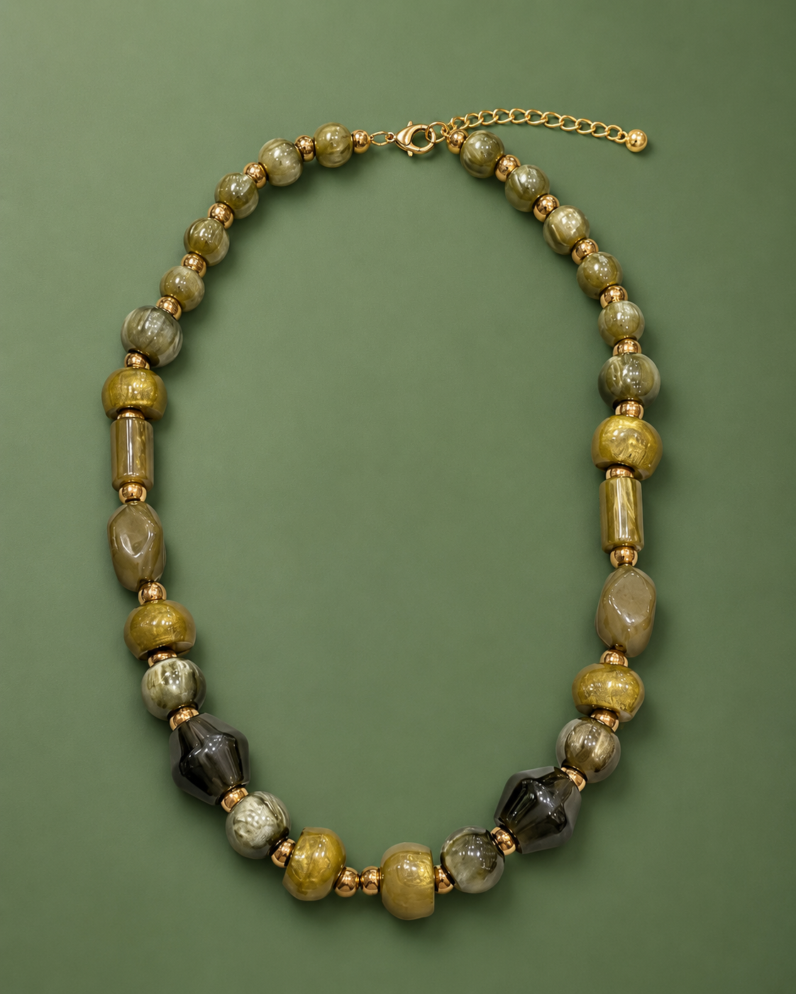 Collier Olive – Perles Acétate Vert et Acier Inoxydable Doré